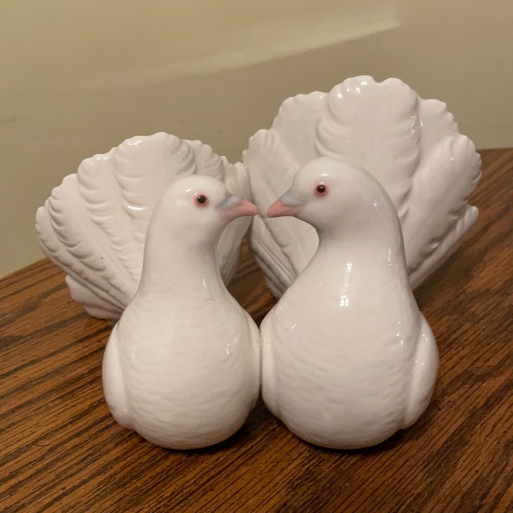 Vintage LLADRO 1971 Spain High glaze Porcelain Love Doves! In Mint Vint. Cond.
